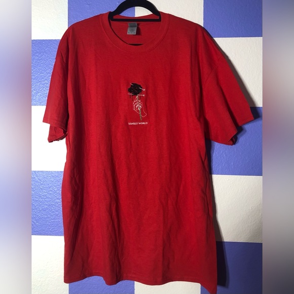NWOT Lonely World Pinned Roses Embroidered Tee in Red - Picture 5 of 8